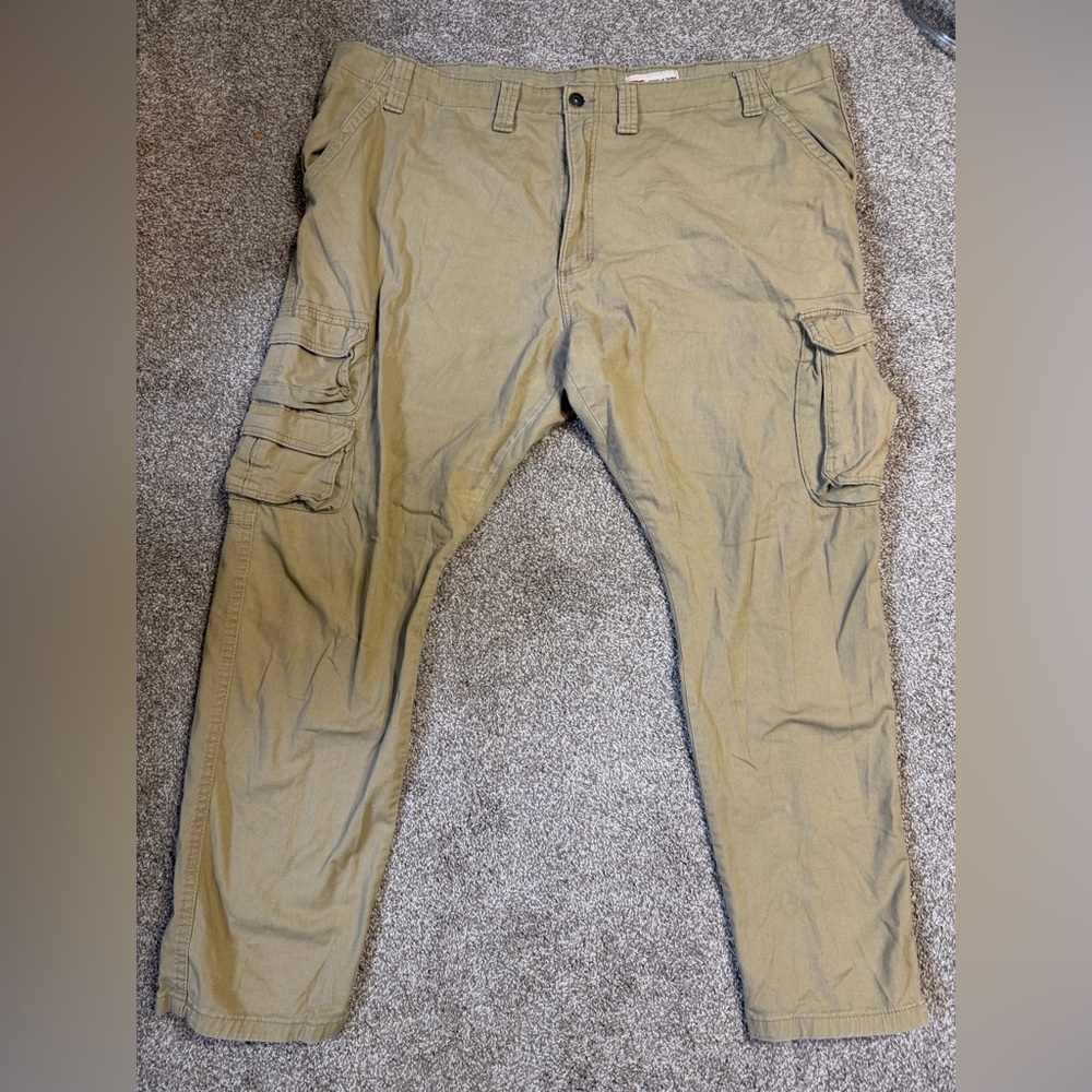 Sold*Wrangler Men's 44/30 Khaki Cargo Pants regular taper